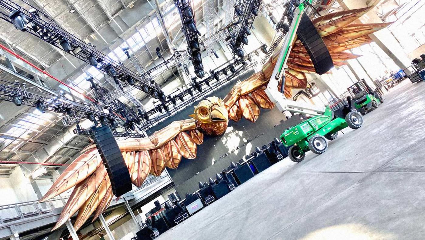 Set being installed in a hall